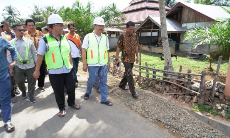 Gubernur Bengkulu (Dr. H. Rohidin Mersyah) saat melakukan kunjungan kerja ke Ketahun, Bengkulu Utaea