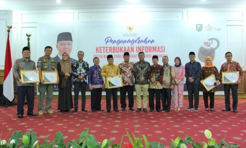 Berfoto bersama