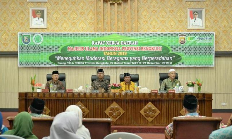 Dedy membuka Rakerda MUI dengan mengambil tema "Meneguhkan Moderasi Beragama yang  Berperadaban".