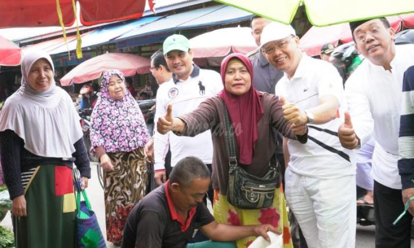 Spontan dan kaget juga riang, pedagang pasar Kepahiang di kejutkan kehadiran Gubernur Bengkulu, Rohidin Mersyah.