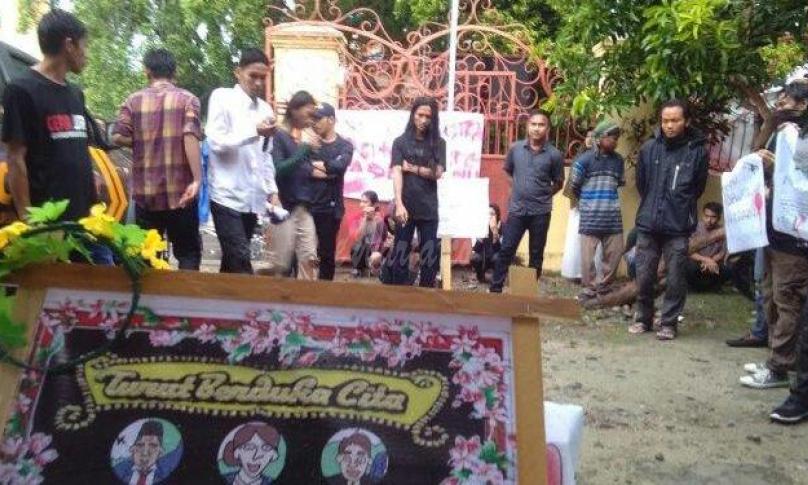Demo, AMPD tuntut pengurus parpol di copot jadi anggota Panwascam.