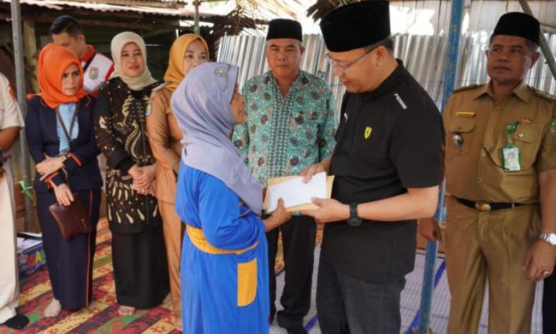Gubernur Bengkulu memberikan santunan ke rumah duka di Bengkulu Tengah.