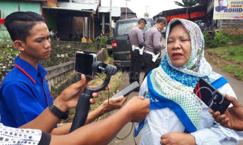 Kepala Dinas PUPR provinsi Bengkulu, Mulyani saat diwawancarai awak media.