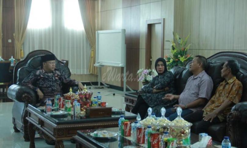 Gubernur Bengkulu Rohidin Mersyah menerima perwakilan masyarakat terkait ganti rugi tanah untuk Pembangunan Jalan Tol. 