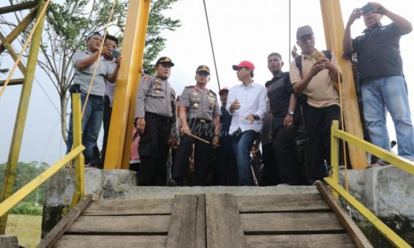 Kapolda dan rombongan sampai di lokasi musibah jembatan runtuh.