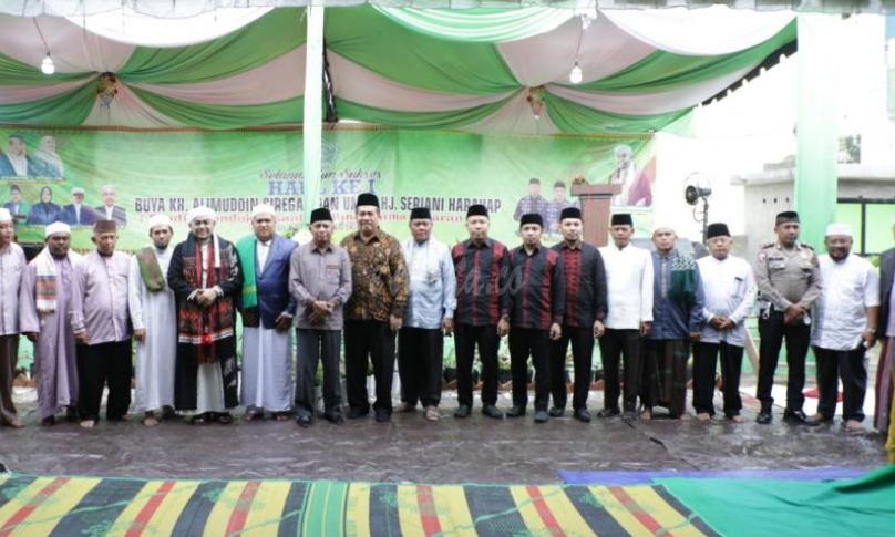 Bupati, Sekda, Pengurus Pondok pesantren dan kepala OPD Breswafoto bersama.