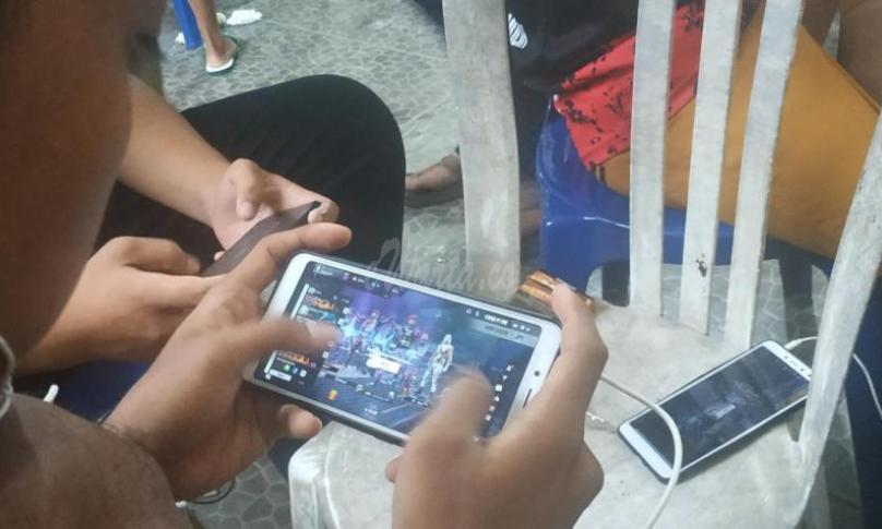 Salah satu pecinta game online di Bengkulu.