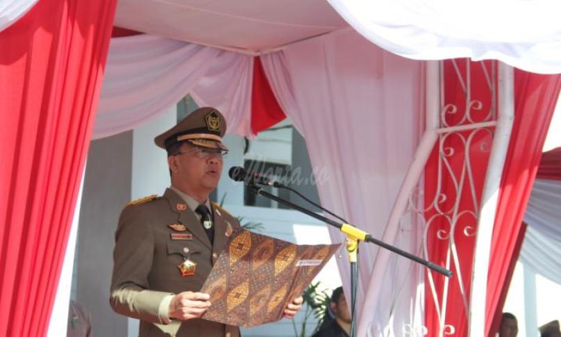 Gubernur Bengkulu Rohidin Mersyah menjadi inspektur upacara peringatan Hari K3 di lapangan kantor Gubernur, Selasa (11/2).