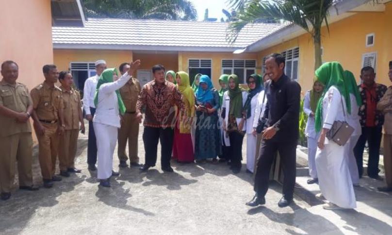 Bupati Mukomuko, Choirul Huda saat lakukan sidak ke Pukesmas Lubuk Sanai.
