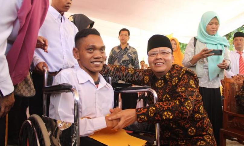 Terwujud, Bangkit Dwi Apriadi akhirnya bertemu dengan Gubernur Bengkulu, Rohidin Mersyah.