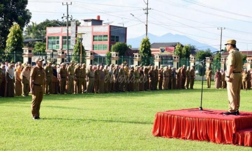 Walikota Lubuk Linggau, H. SN Prana Putra Sohe Irup Upacara peringati Hari Kesehatan Nasional.