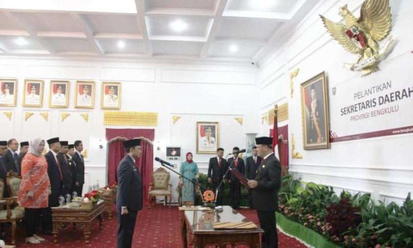 Pelantikan dan pengambilan sumpah jabatan Sekda provinsi Bengkulu, Hamka Sabri, Senin (03/2/20).