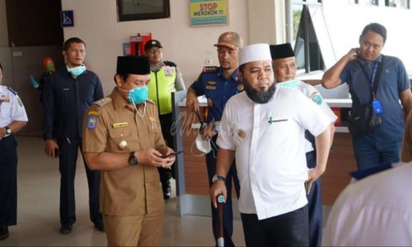 Walikota bersama Wawali saat turun serta memantau Bandara Fatmawati Sukarno.