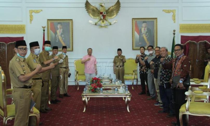 Rejang Lebong itu dari Lubuk Linggau, kemudian kalau Kabupaten Mukomuko itu dari Padang, Kabupaten Kaur dari Lampung, Bengkulu Selatan dari Pagar Alam, kemudian Empat Lawang ke Kepahiang