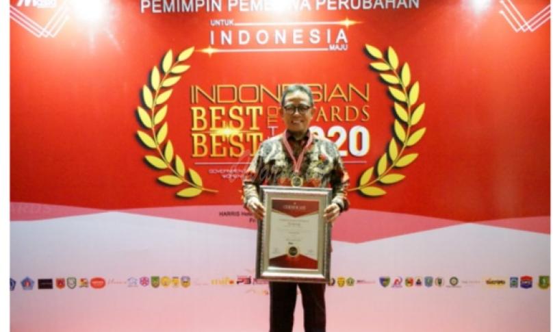 Bupati Kepahiang terima penghargaan Nasional.