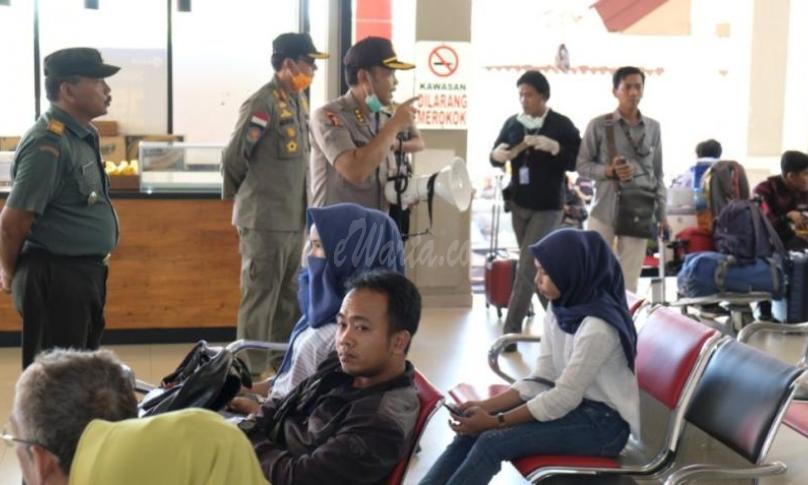 Kabid Dokkes beserta anggota mempraktekan langsung tentang cara cuci tangan yang baik dan benar yaitu ‘TEPUNG SELACI PUPUT’. Ini adalah singkatan dari enam langkah mencuci tangan.