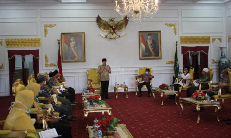 Rapat terbatas pemerintah provinsi Bengkulu bersamatokoh agama, tokoh adat serta organisasi lintas agama sepakat bersatu bersama pemerintah melawan Corona. 