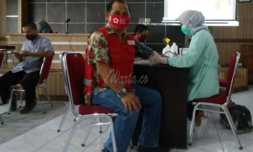 Aksi kegiatan donor darah Dinas Dikbud dan Guru di Kabupaten Luwu Utara.