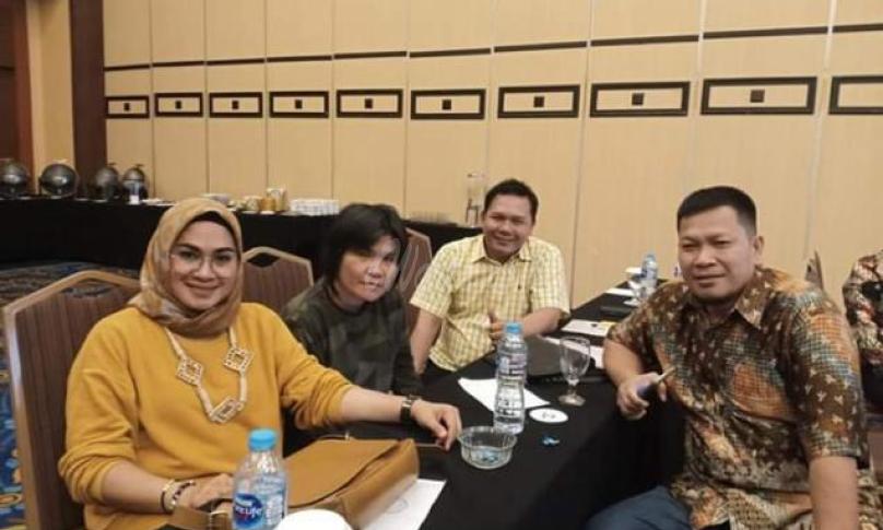 Nery Gustiani kiri, bersama Waka II dan Anggota DPRD Seluma lainya.