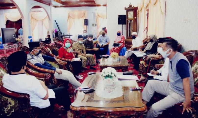 Dedy mengingatkan kembali pesan walikota bahwa semuanya harus dapat. Semua harus dapat (rasmie). Harus ada stok sehingga saat ada yang tidak dapat, langsung diberikan.