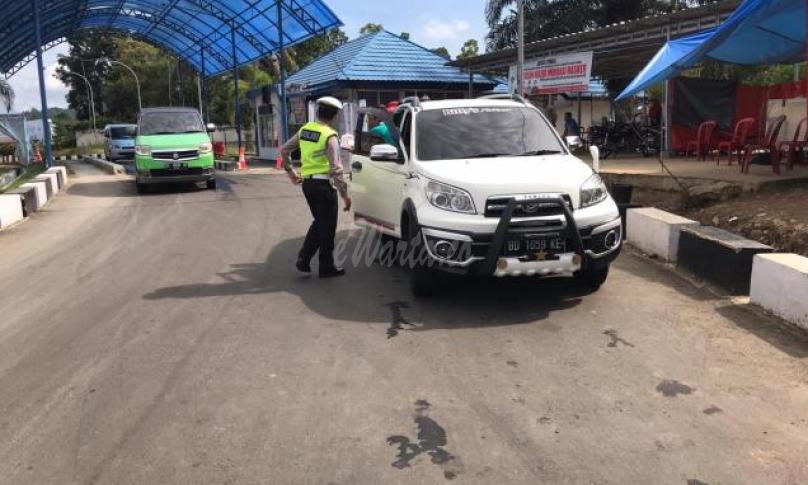Polda Bengkulu dan jajaran memeriksa setiap pengendara yang melintas keluar masuk ke Bengkulu.