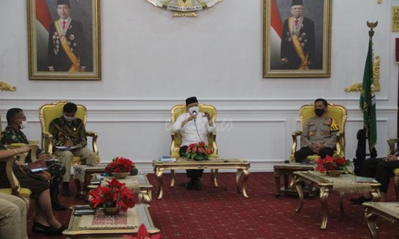 berdasarkan kesepakatan bersama antara Pemprov Bengkulu, FKPD, Pemuka Agama dan BMA Provinsi Bengkulu, Malam Takbir dan Shalat Eid di Masjid ataupun di lapangan dimasa pandemi Covid-19 ini ditiadakan.