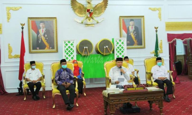 Gubernur Rohidin usai pimpin Halal Bilalal Bersama Forkopimda Provinsi Bengkulu, DPRD Provinsi Bengkulu, Instansi Vertikal, Bupati/Walikota Beserta Jajaran Serta Forkopimda Kab/Kota se-Provinsi Bengkulu, BUMN/BUMD dan Perbankan se-Provinsi Bengkulu via Virtual Meeting di Gedung Daerah Balai Raya Semarak Bengkulu, Rabu (27/05).