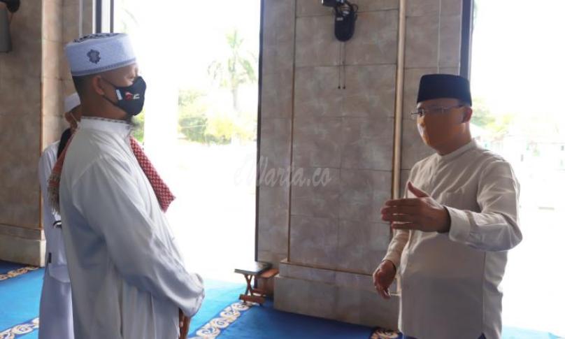 Untuk itu Gubernur Bengkulu Rohidin Mersyah memastikan masyarakat yang akan melakukan sholat berjamaah aman dari Covid-19, asalkan selalu menerapkan protokol kesehatan dengan baik.