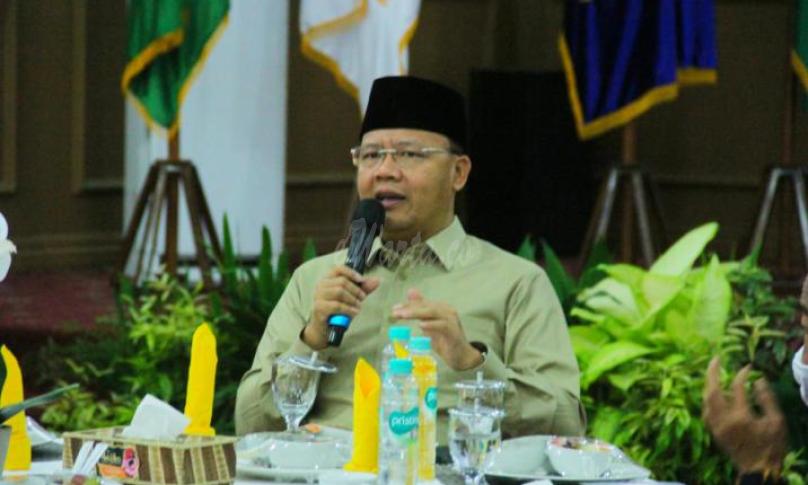 Gubernur Bengkulu Rohidin Mersyah memfasilitasi pertemuan seluruh pimpinan perguruan tinggi (PT) dan Badan Eksekutif Mahasiswa (BEM) se provinsi Bengkulu di Gedung Daerah Balai Raya Semarak, 18/06/2020.