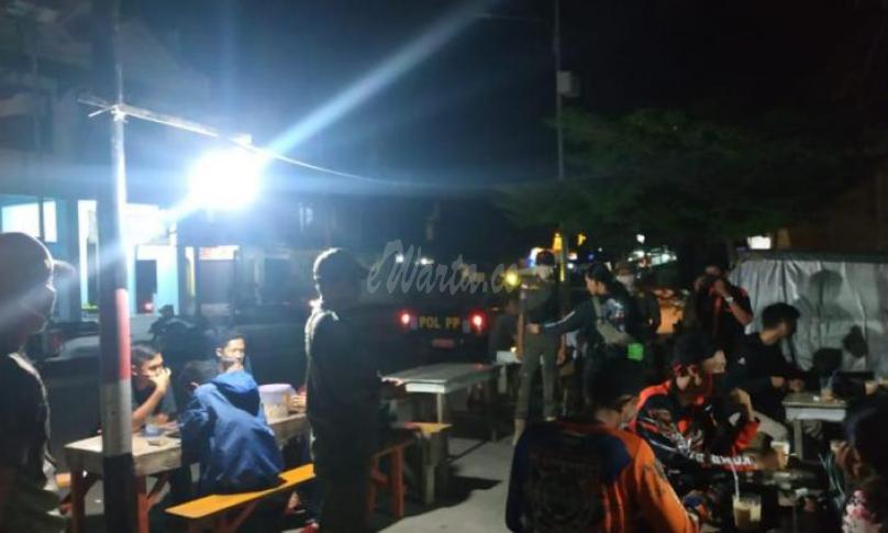 Satuan Polisi Pamong Praja (Satpol PP) Kota Bengkulu kembali melakukan razia di sejumlah titik tempat keramaian