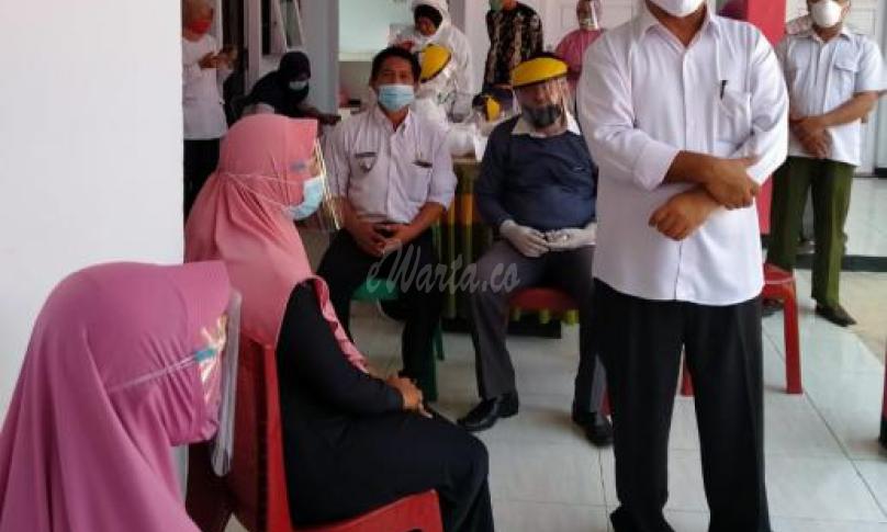 Suasana duka pasca meninggalnya satu pasien covid-19 warga Kabupaten Seluma.