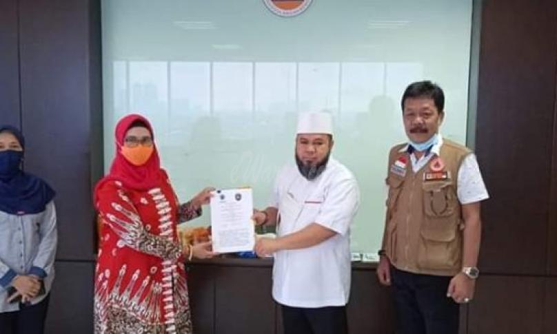 Serah terima bantuan hibah tersebut secara simbolis berlangsung di gedung lantai 8 BNPB, Rabu (1/7/20).