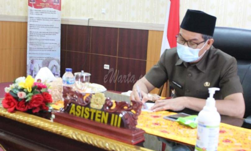 Gotri Suyanto, saat usai mengikuti  virtual meeting sosialisasi Permendagri RI Nomor 39 Tahun 2020 tentang Pengutamaan Penggunaan Alokasi Anggaran Untuk Kegiatan Tertentu, Perubahan Alokasi dan Penggunaan APBD secara virtual di ruang VIP Pola Provinsi Bengkulu, Selasa (7/7).