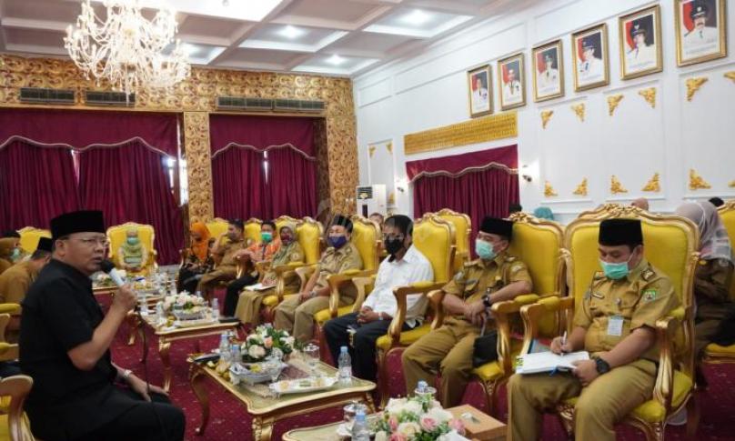 Gubernur Bengkulu Rohidin Mersyah usai Rapat evaluasi dan laporan tim pengelola Lab PCR RSUD M. Yunus di Balai Raya Semarak Bengkulu, Selasa (7/7).