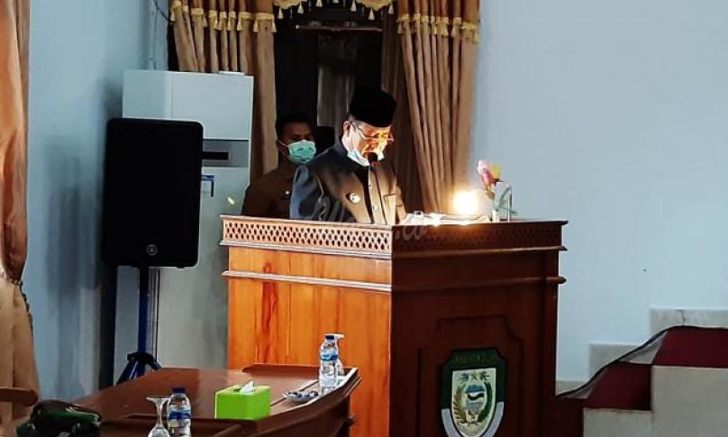 Bupati Seluma Bundra Jaya sampaikan Raperda LPJ APBD Seluma provinsi Bengkulu.
