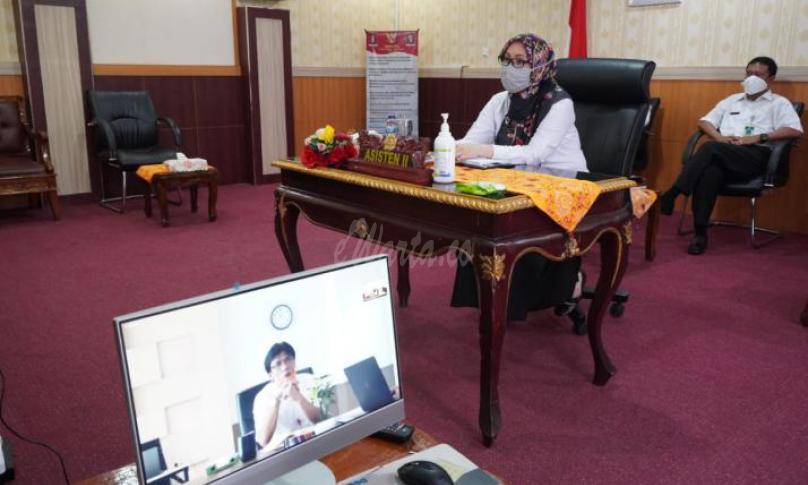 Asisten II Setda Provinsi Yuliswani usai mengikuti Video Conference bersama BNPB dan Kementerian Pariwisata dan Ekonomi Kreatif RI membahas strategi pariwisata yang produktif dan aman covid-19.