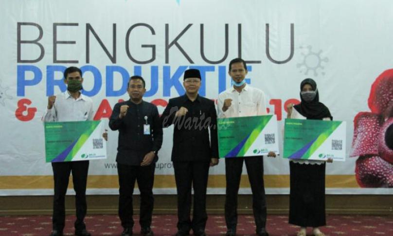 Penyerahan simbolis kartu BPJS 