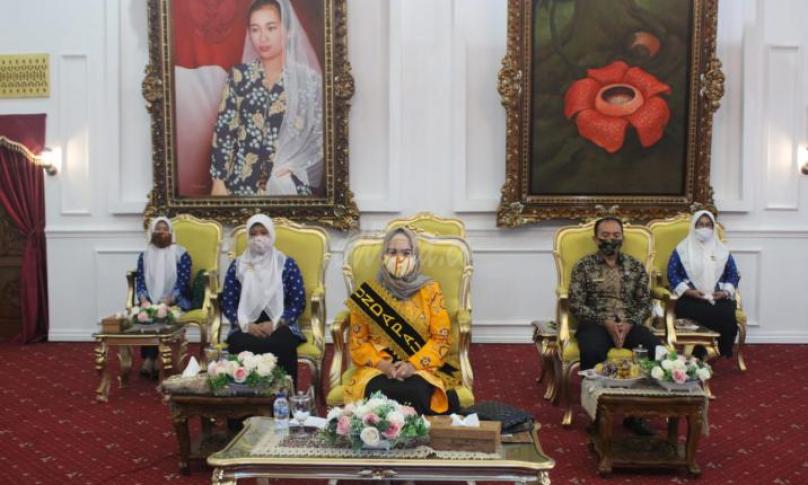 Derta saat Workshop Guru Kreatif (WGK) secara virtual, bertempat di Balai Raya Semarak, Jumat pagi (24/7).