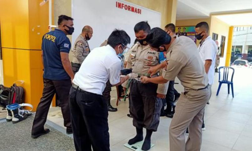 Pengecekan Berat Badan Personil