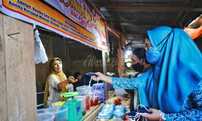 TP PKK Provinsi Bagi-Bagi Masker