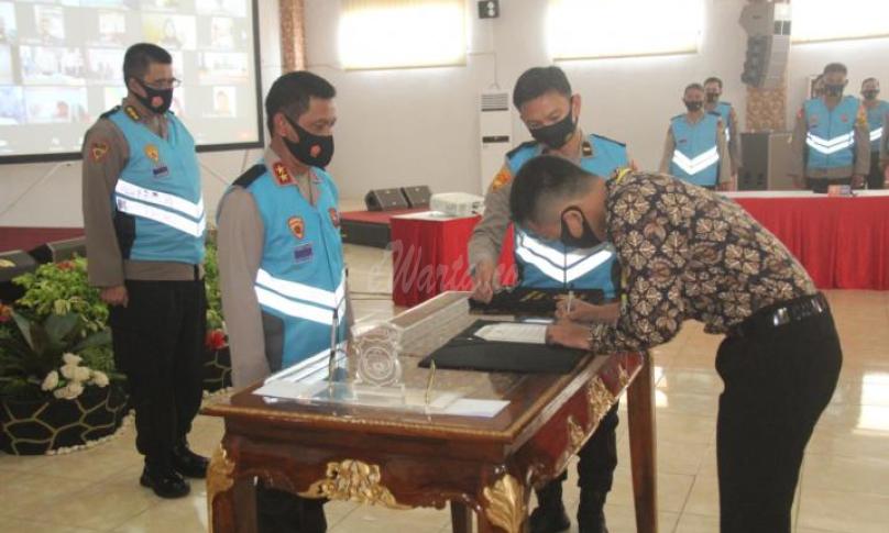 Penandatanganan Pakta Integritas Rekrutmen Penerimaan Anggota Bintara Polri Tahun 2020 di Gedung Adem Polda Bengkulu, Rabu (19/08/2020)
