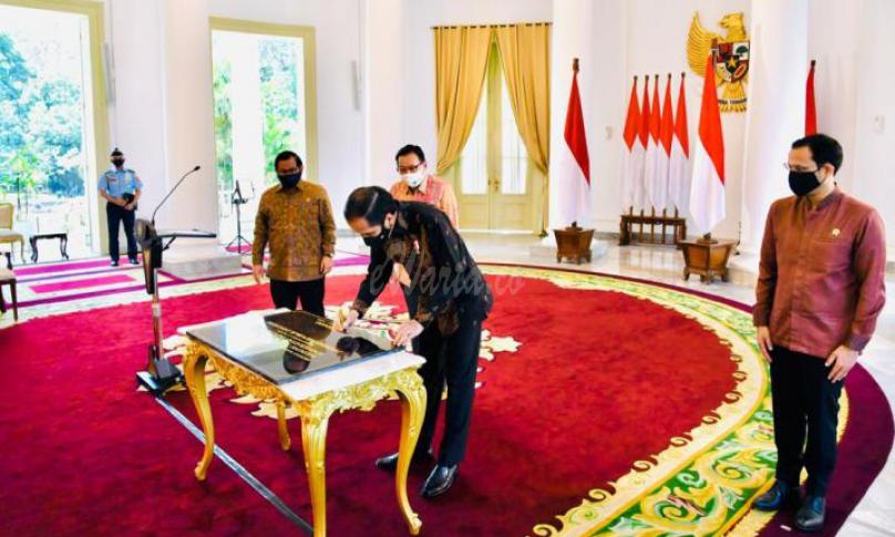 Presiden Joko Widodo saat meresmikan Gedung Sekolah Vokasi Universitas Diponegoro (Undip) dari Istana Kepresidenan Bogor, Jawa Barat, Rabu (26/08/2020).