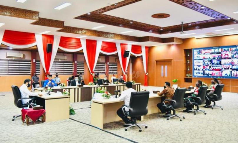 pengarahan di Posko Penanganan dan Penanggulangan Covid-19 Provinsi Aceh di Kantor Gubernur Aceh, Kota Banda Aceh