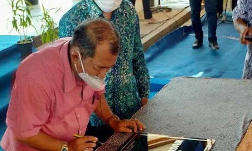 KMA tersebut diserahkan Direktur Pemberdayaan Zakat dan Wakaf Tarmizi Tohor kepada masing-masing pengelola (nazhir) wakafnya.