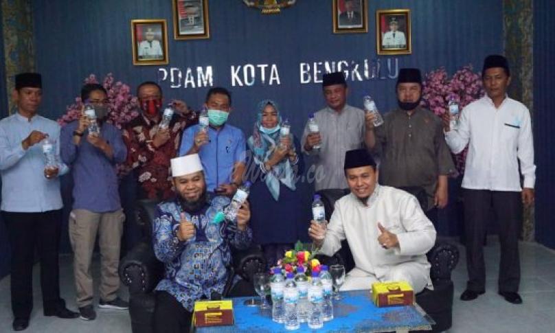 air minum dalam kemasan (AMDK) bernama Hidayah Water (HD-Water). Launching ini berlangsung di Kantor PDAM Tirta Dharma, Jumat (25/9/2020).