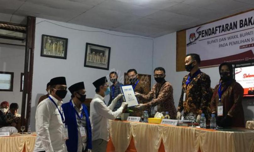 pasangan calon yang mendaftarpasangan calon yang mendaftar di KPU