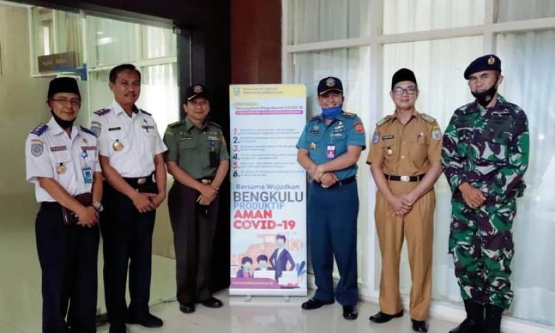 Asisten III Administrasi Umum Setda Provinsi Bengkulu Gotri Suyanto dalam pertemuannya dengan Kolonel Laut (E) Dr. Lukman Yudho Prakoso, S.Ip, M.A.P