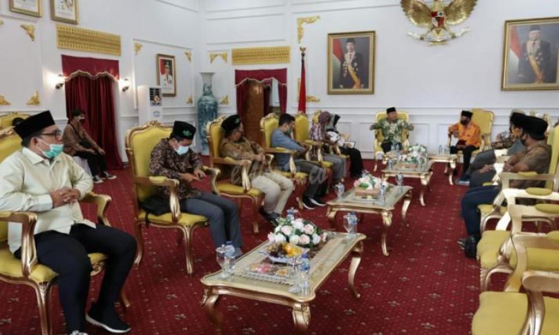 Gubernur saat audiensi bersama Pengurus Serikat Nelayan Nahdatul Ulama (SNNU) Provinsi Bengkulu, bertempat di Gedung Daerah Balai Raya Semarak Bengkulu, Rabu (16/9).