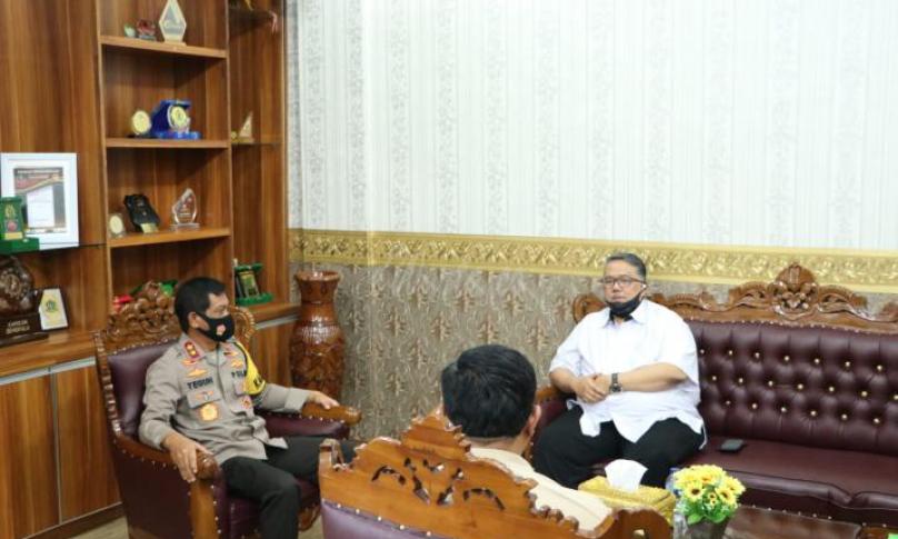 Kapolda Bengkulu’ Irjen Pol. Drs. Teguh Sarwono, M.Si menerima kunjungan kepala Bulog Provinsi Bengkulu Roy Rahmadi 