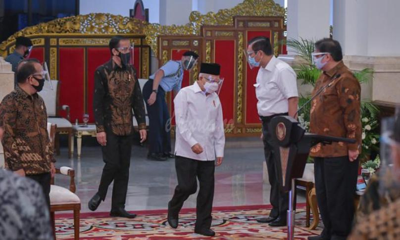 Presiden Joko Widodo dalam Sidang Kabinet Paripurna mengenai Penanganan Kesehatan dan Pemulihan Ekonomi untuk Penguatan Reformasi Tahun 2021 yang digelar di Istana Negara, Jakarta, Senin (07/09/2020).